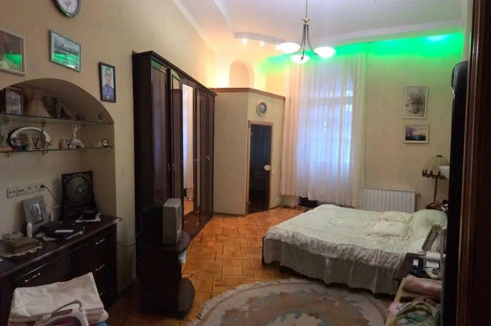 Чотирикімнатна квартира в центрі з сауною! | Приват житло