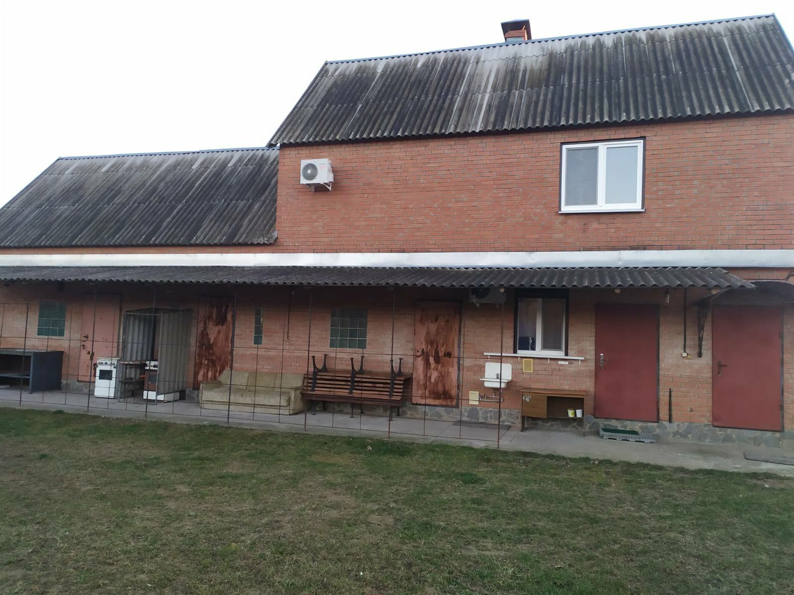 Добротний будинок під бізнес в Жуках | Приват житло