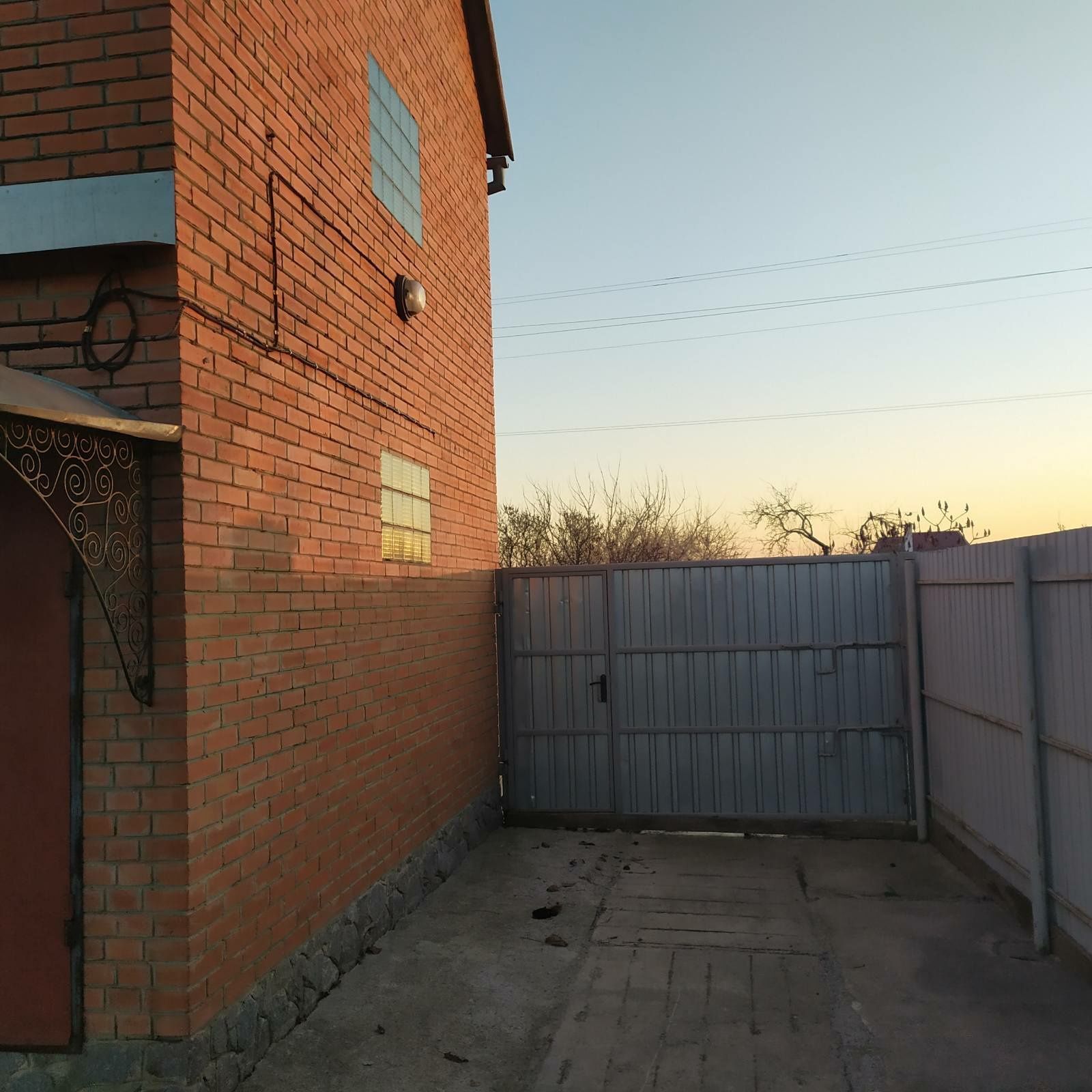 Добротний будинок під бізнес в Жуках | Приват житло