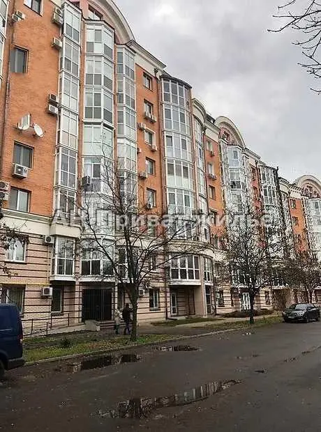 Простора квартира у центрі з терасою! | Приват житло