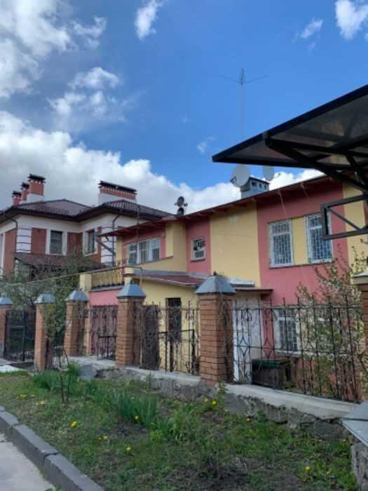 Затишний будинок в районі Павленківського парку з власним ставком. | Приват житло