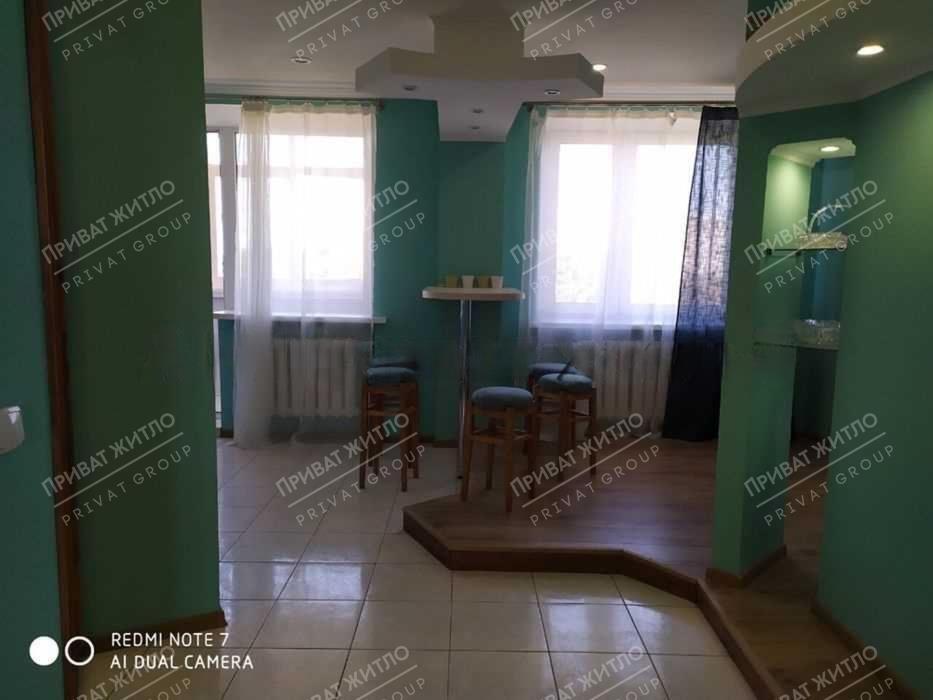 Трикімнатна квартира на Подолі | Приват житло