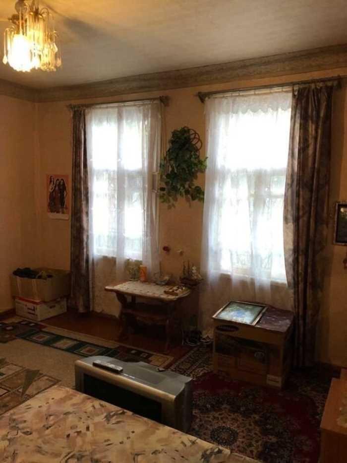 Частина будинку, але з великою площею.  | Приват житло