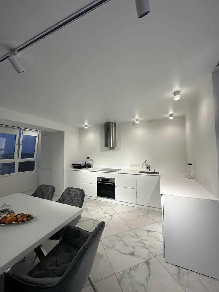 Квартира в новому будинку з дизайнерським  ремонтом! | Приват житло