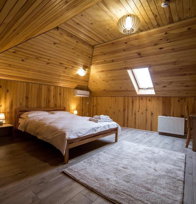 Приміщення під медичний або навчальний центр у Полтаві.
 | Приват житло