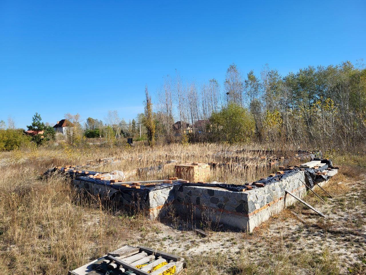 Ділянка з комунікаціями та капітальним фундаментом в Ліску | Приват житло