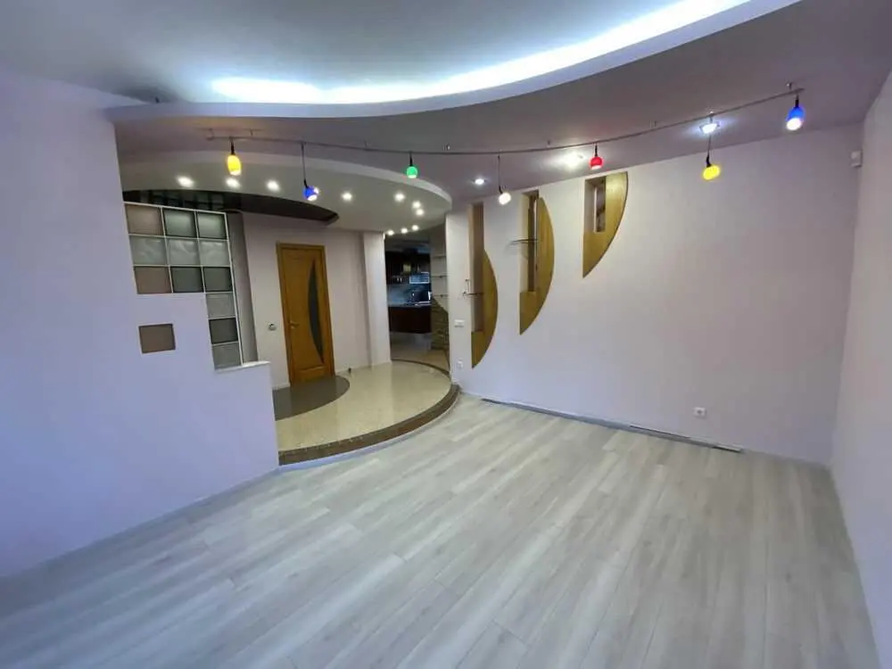 Просторий будинок в тихому центрі  | Приват житло