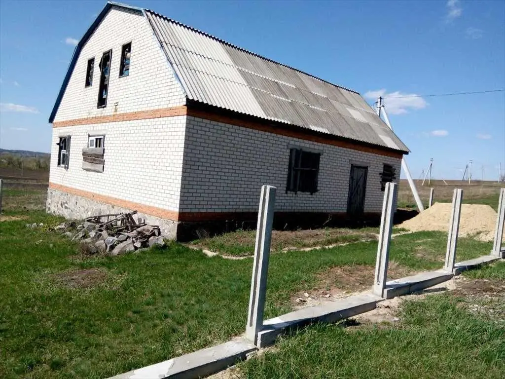 Незавершене будівництво у Нових Санжарах. | Приват житло