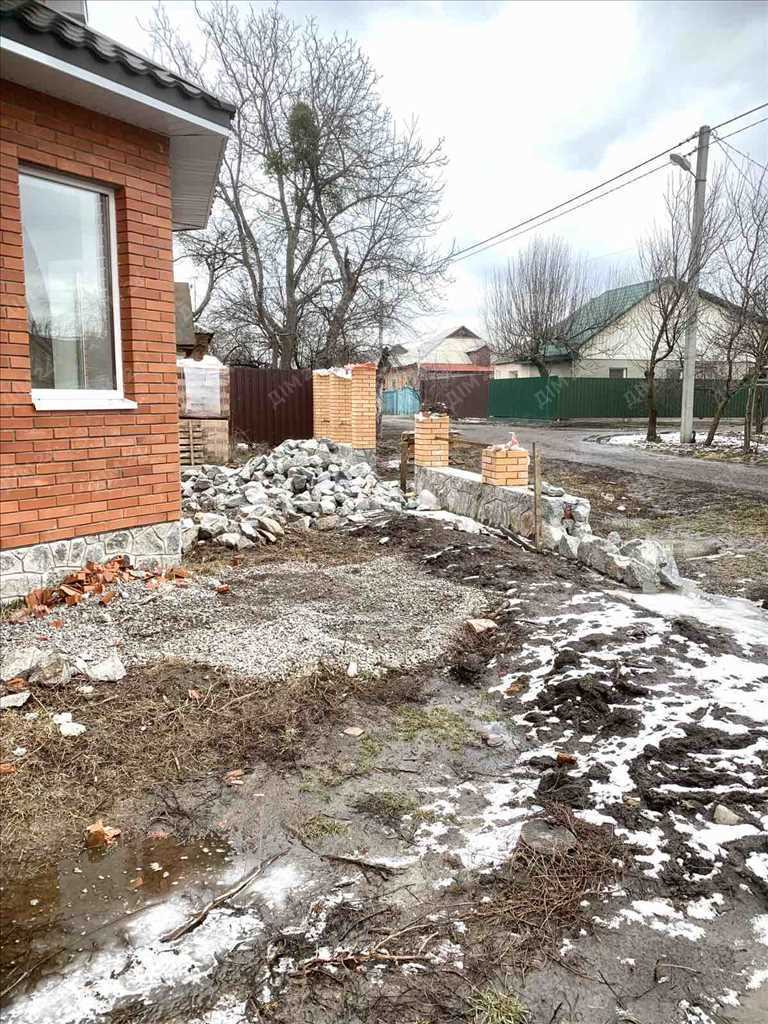 Сучасний будинок з комунікаціями та з внутрішніми роботами | Приват житло