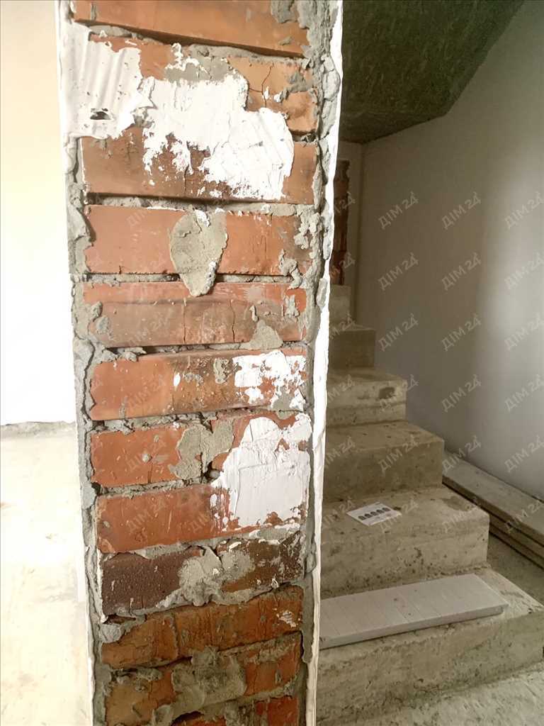 Сучасний будинок з комунікаціями та з внутрішніми роботами | Приват житло