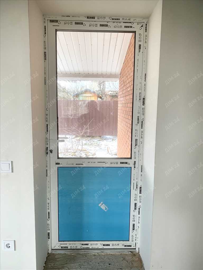 Сучасний будинок з комунікаціями та з внутрішніми роботами | Приват житло