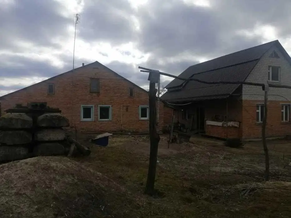 Будинок без внутрішніх робіт + жилий флігель в с.Черкасівка. | Приват житло