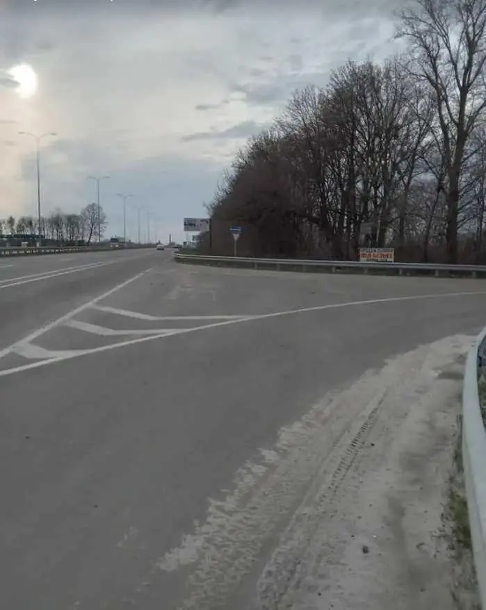 Ділянка поруч траси 
