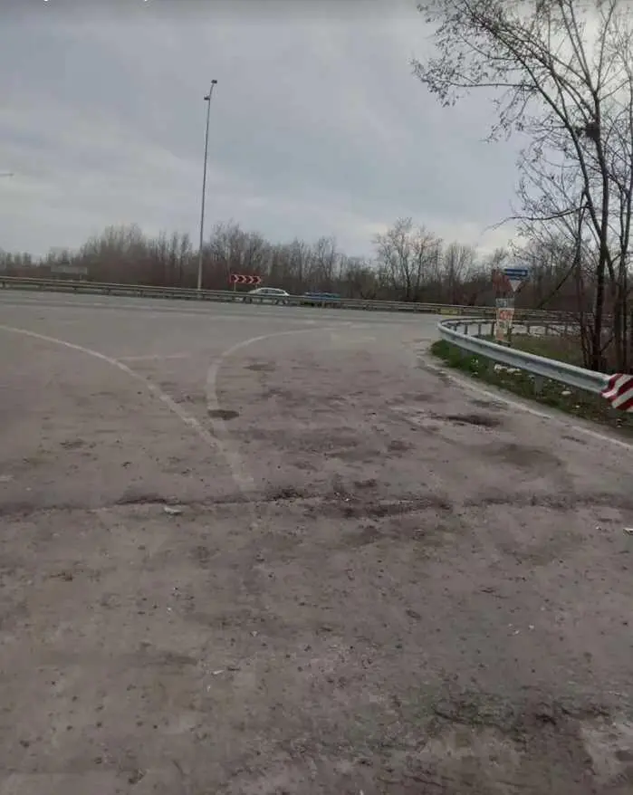 Ділянка поруч траси 