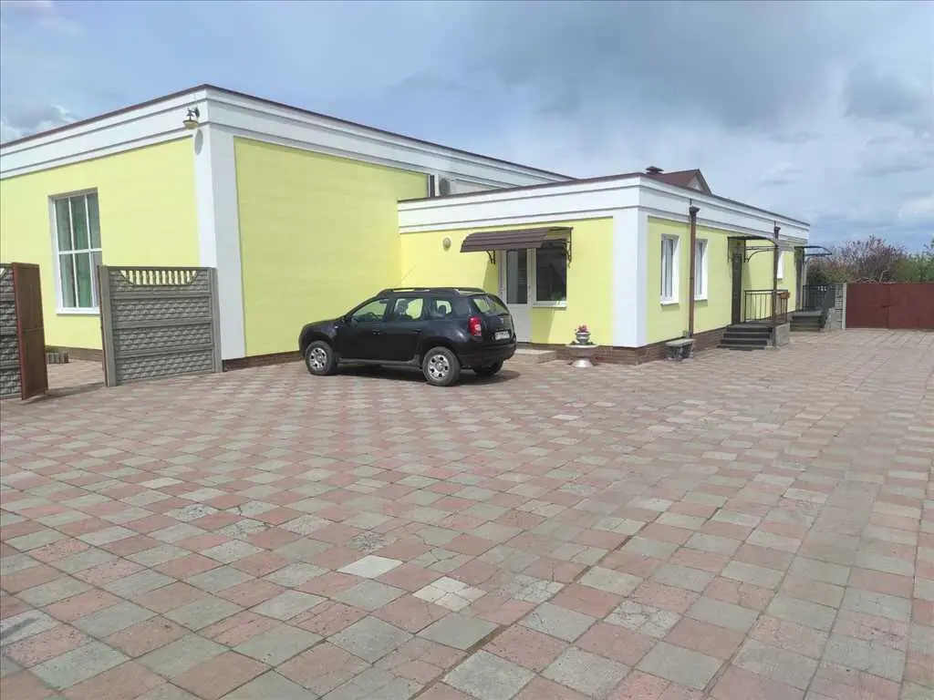 Продаж приміщення комерційного призначення в Розсошенцях | Приват житло