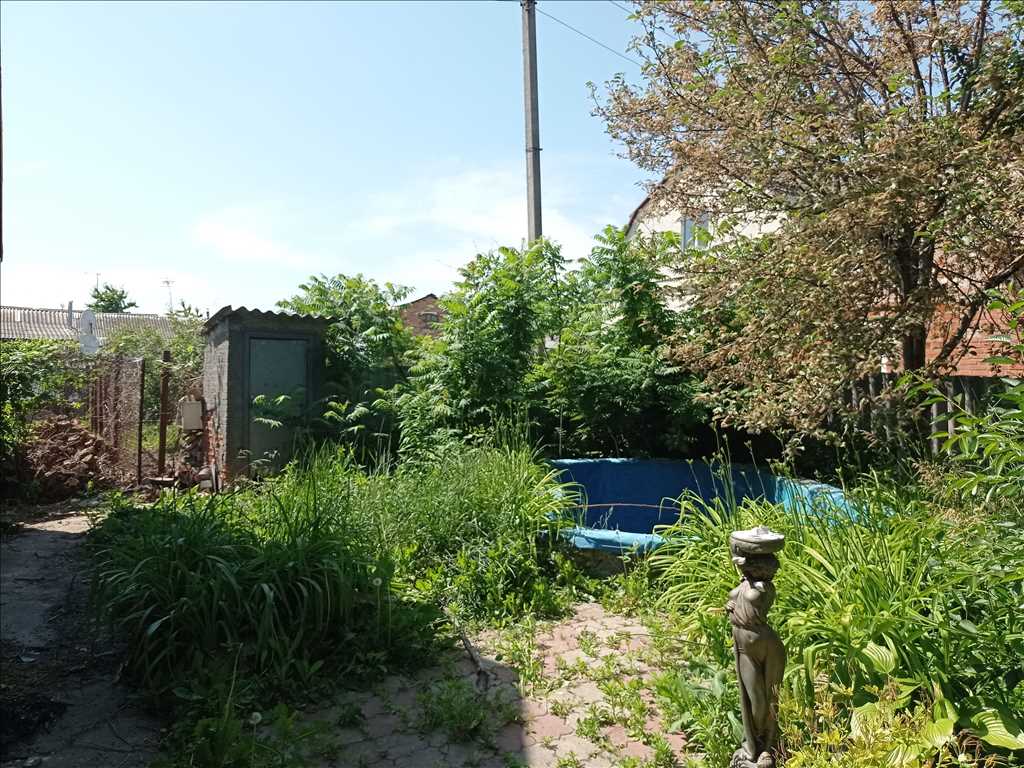 Двоповерховий будинок в районі Хрестовоздвиженського  монастиря | Приват житло