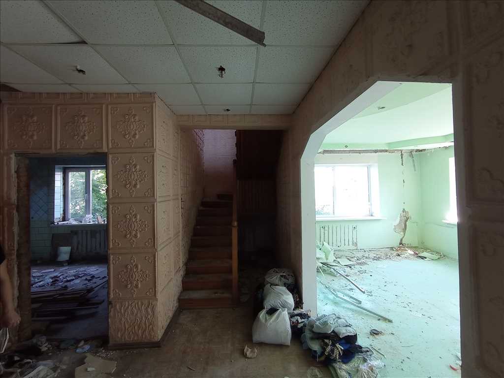 Двоповерховий будинок в районі Хрестовоздвиженського  монастиря | Приват житло