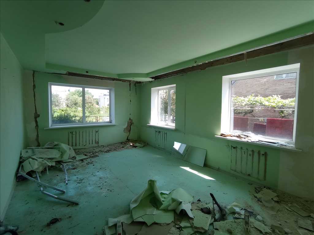 Двоповерховий будинок в районі Хрестовоздвиженського  монастиря | Приват житло