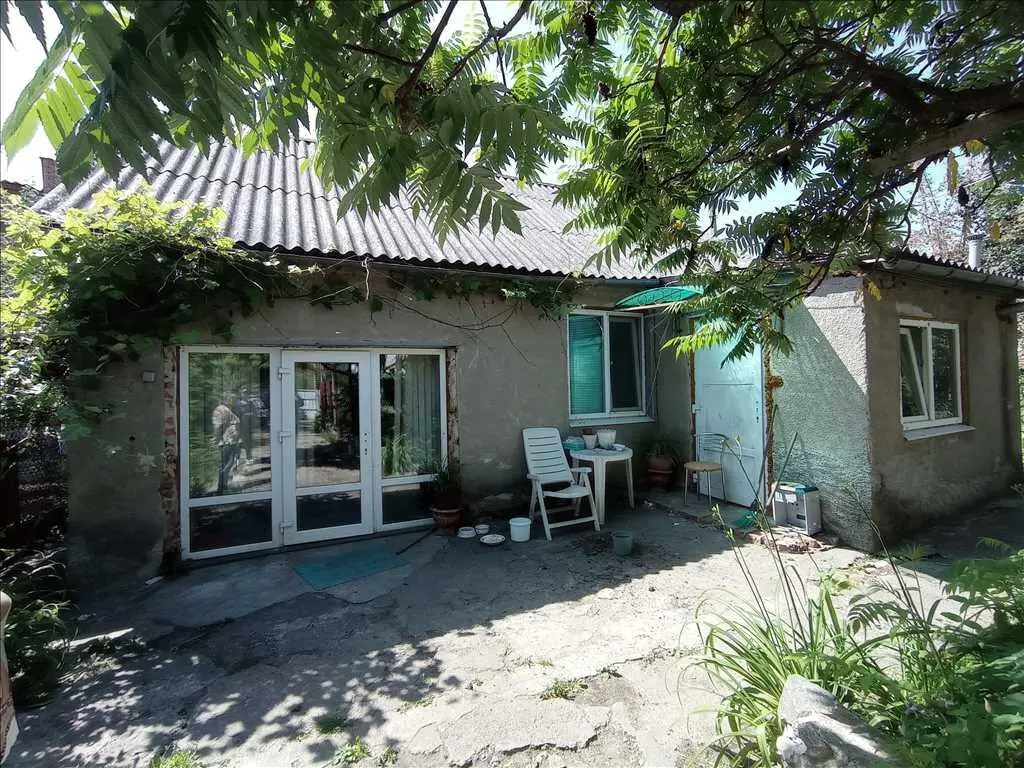 Двоповерховий будинок в районі Хрестовоздвиженського  монастиря | Приват житло