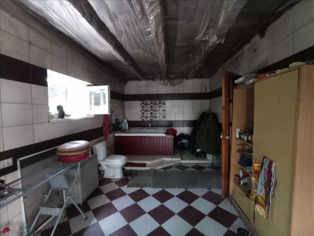 Двоповерховий будинок в районі Хрестовоздвиженського  монастиря | Приват житло