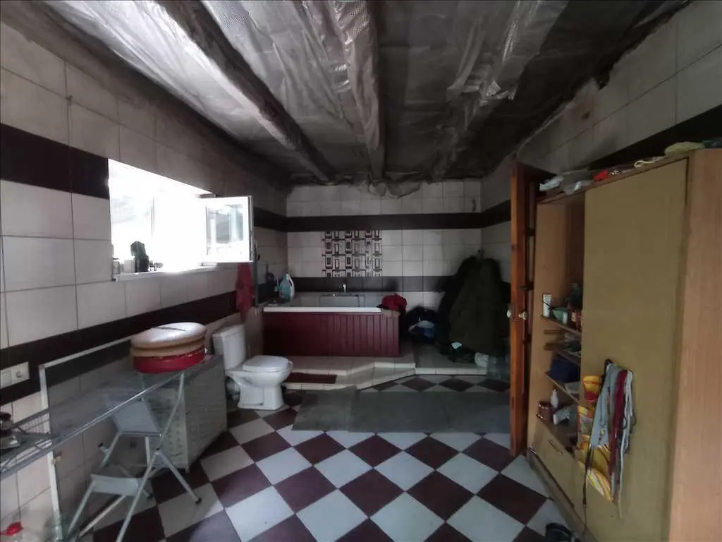 Двоповерховий будинок в районі Хрестовоздвиженського  монастиря | Приват житло