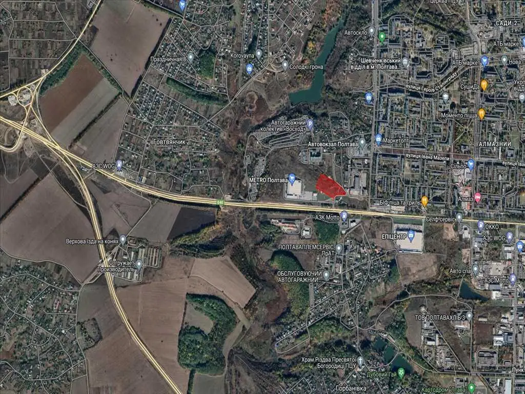 Велика земельна ділянка в районі МЕТРО | Приват житло