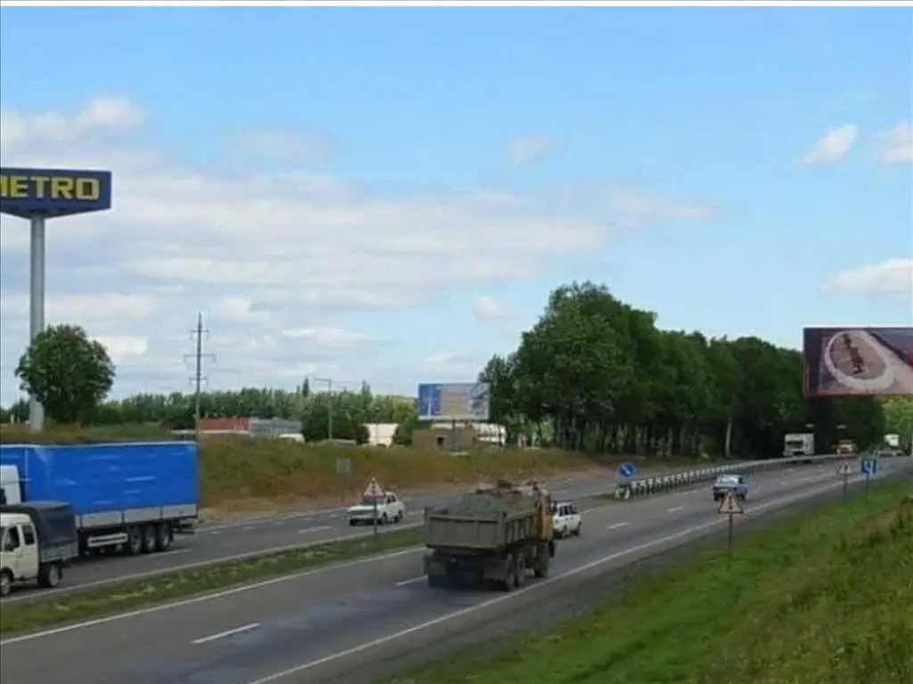 Земельна ділянка біля  METRO | Приват житло