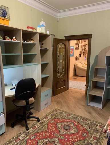 Продаж сталінки з гаражем на Браїлках | Приват житло