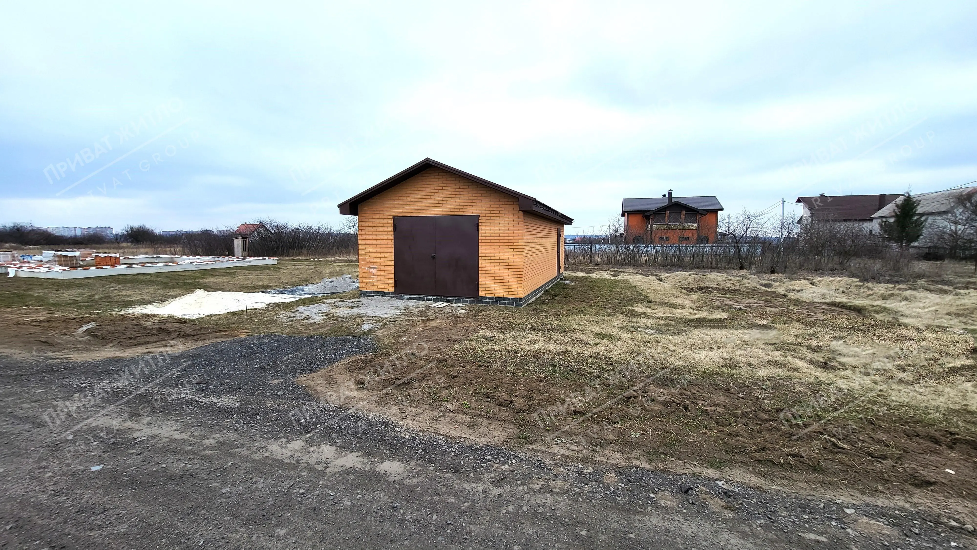 Продаж ділянки з фундаментом та гаражем  | Приват житло