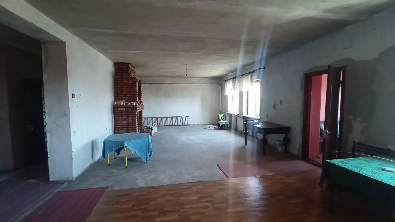 Великий будинок можливо під комерцію на Юрівці
 | Приват житло