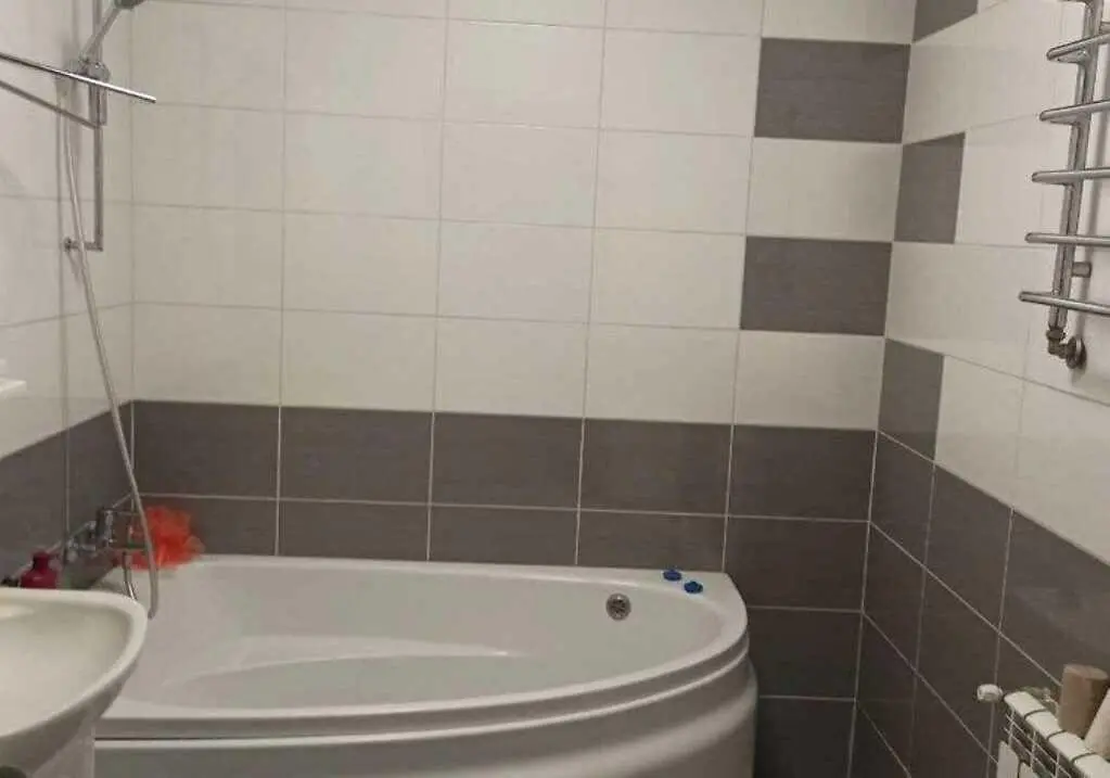 Просторий будинок в тихому місці | Приват житло