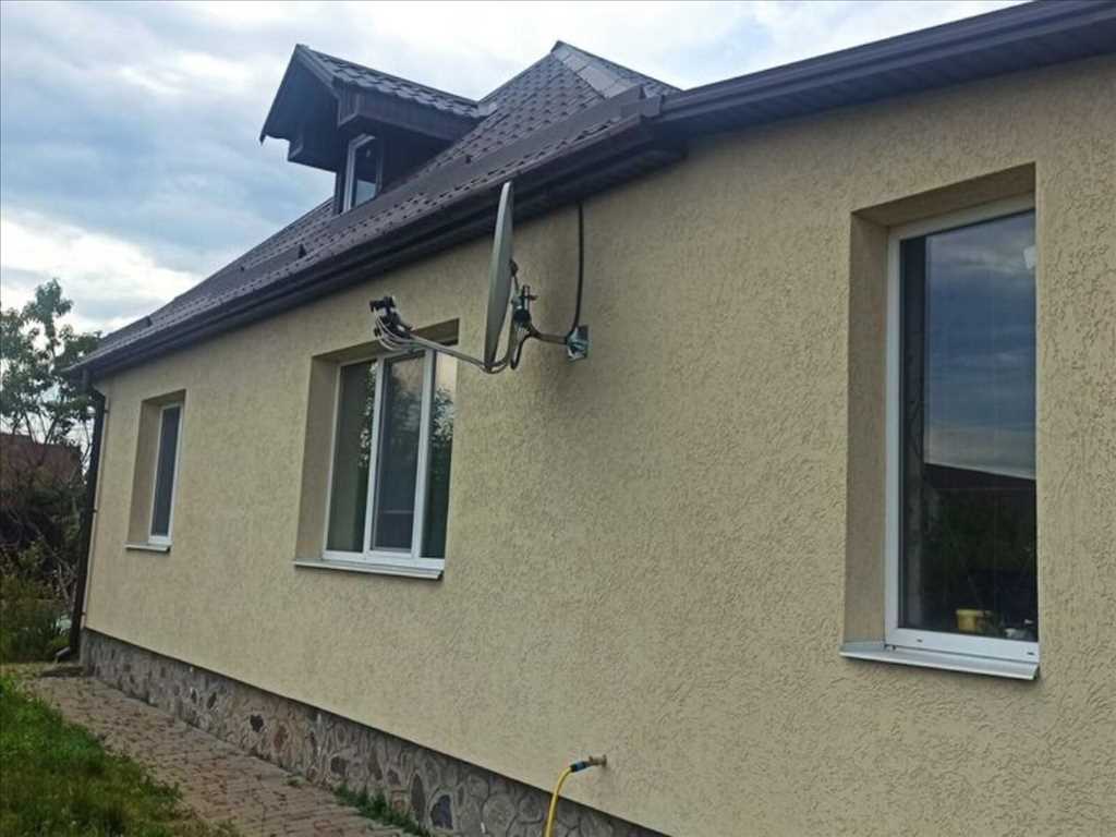 Просторий будинок в тихому місці | Приват житло