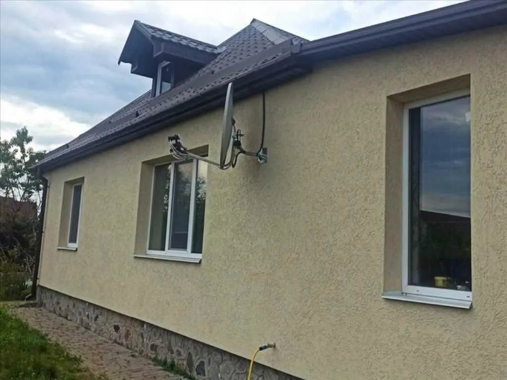 Просторий будинок в тихому місці | Приват житло