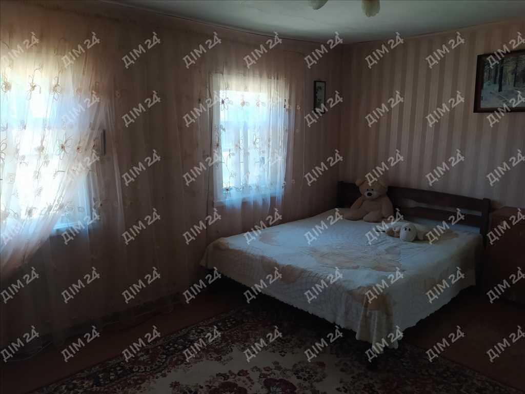 Окремий будинок з  власним ставком. | Приват житло