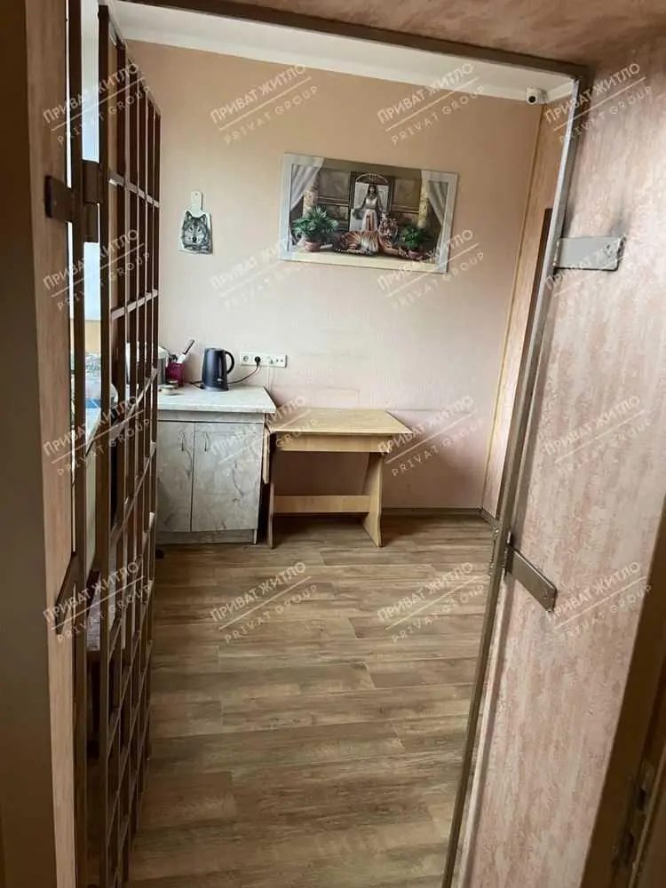 Пропонується двоповерхова офісна будівля з окремим входом. | Приват житло