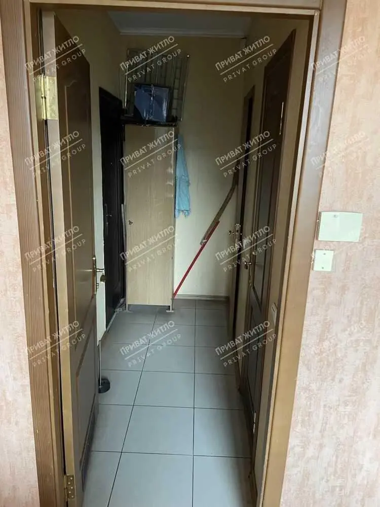 Пропонується двоповерхова офісна будівля з окремим входом. | Приват житло