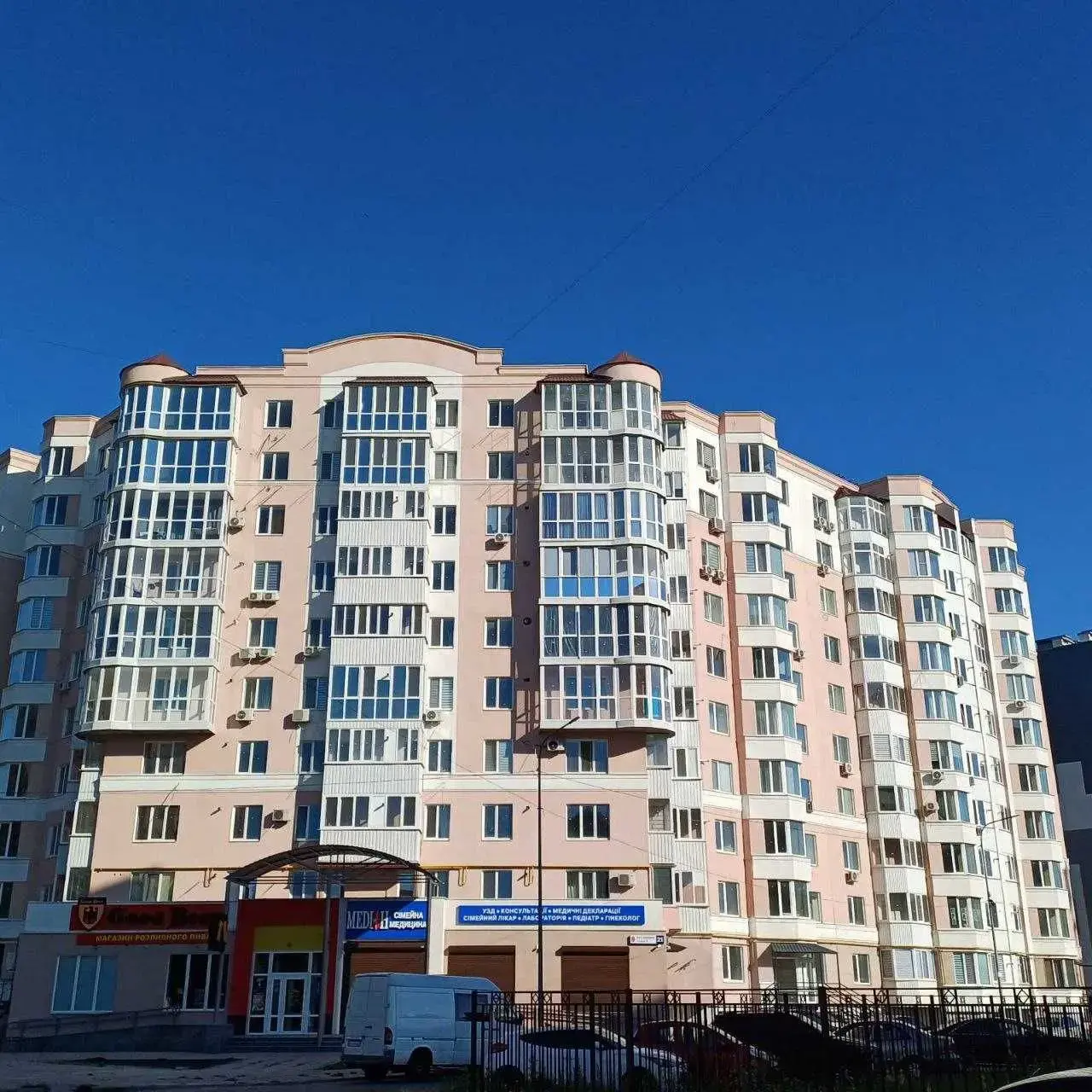 Продаж трихкімнатної квартири на Леваді.
 | Приват житло