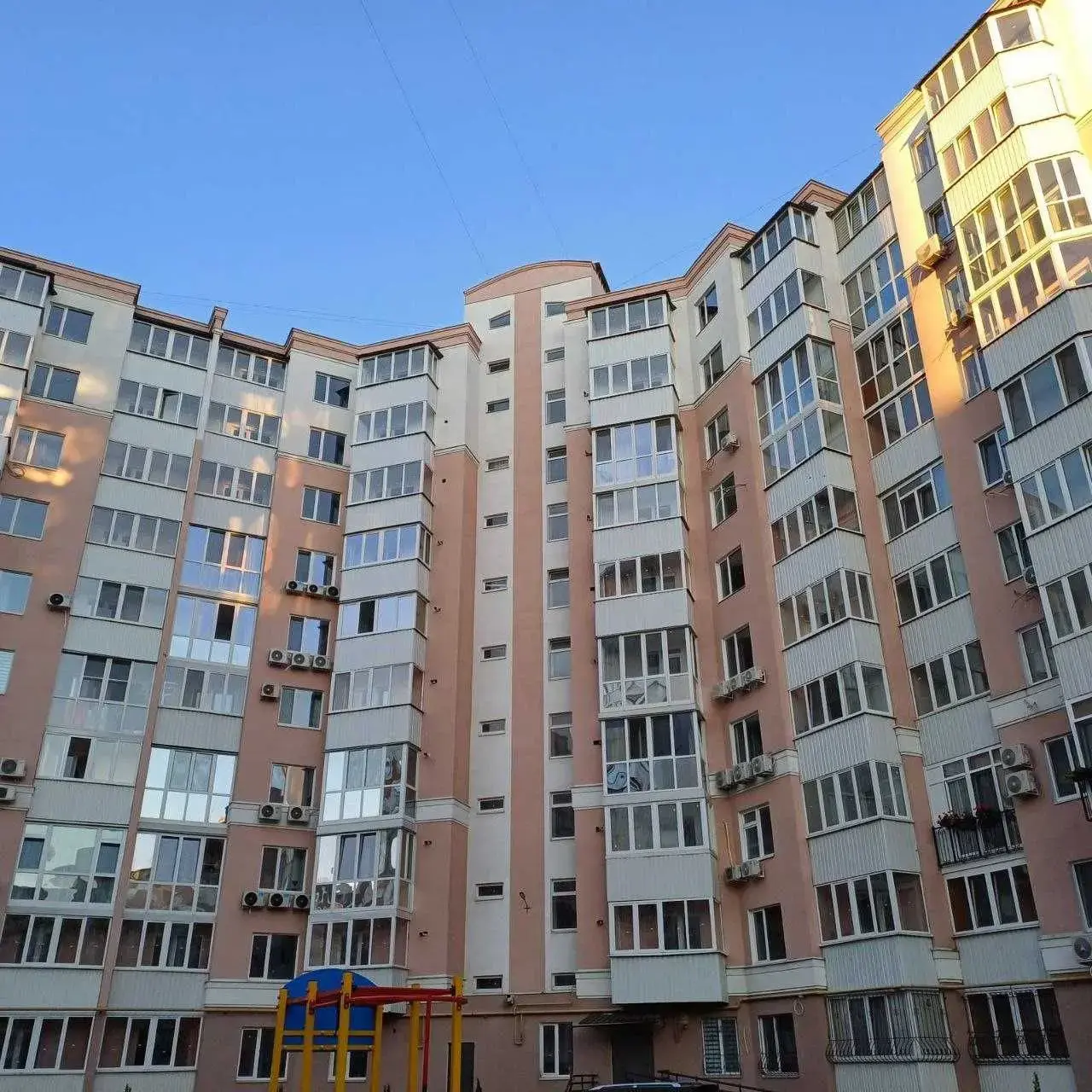 Продаж трихкімнатної квартири на Леваді.
 | Приват житло