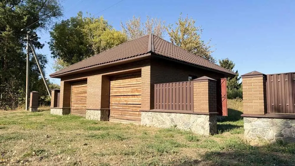 Продаж земельної ділянки під забудову неподалік річки в Петрівці  | Приват житло