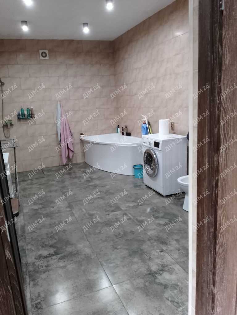 Просторий будинок в мальовничому місці Полтави – ваш ідеальний дім! | Приват житло