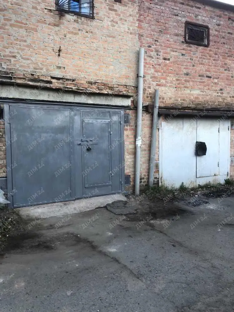 Великий сухий капітальний гараж на Половках. | Приват житло