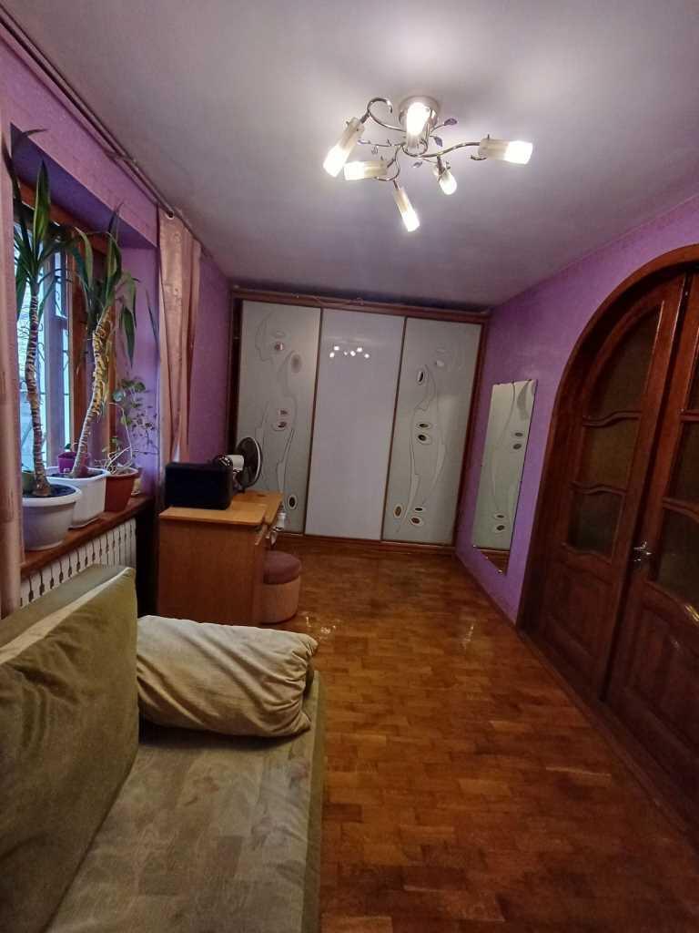 Трикімнатна квартира  поруч з ТЦ 