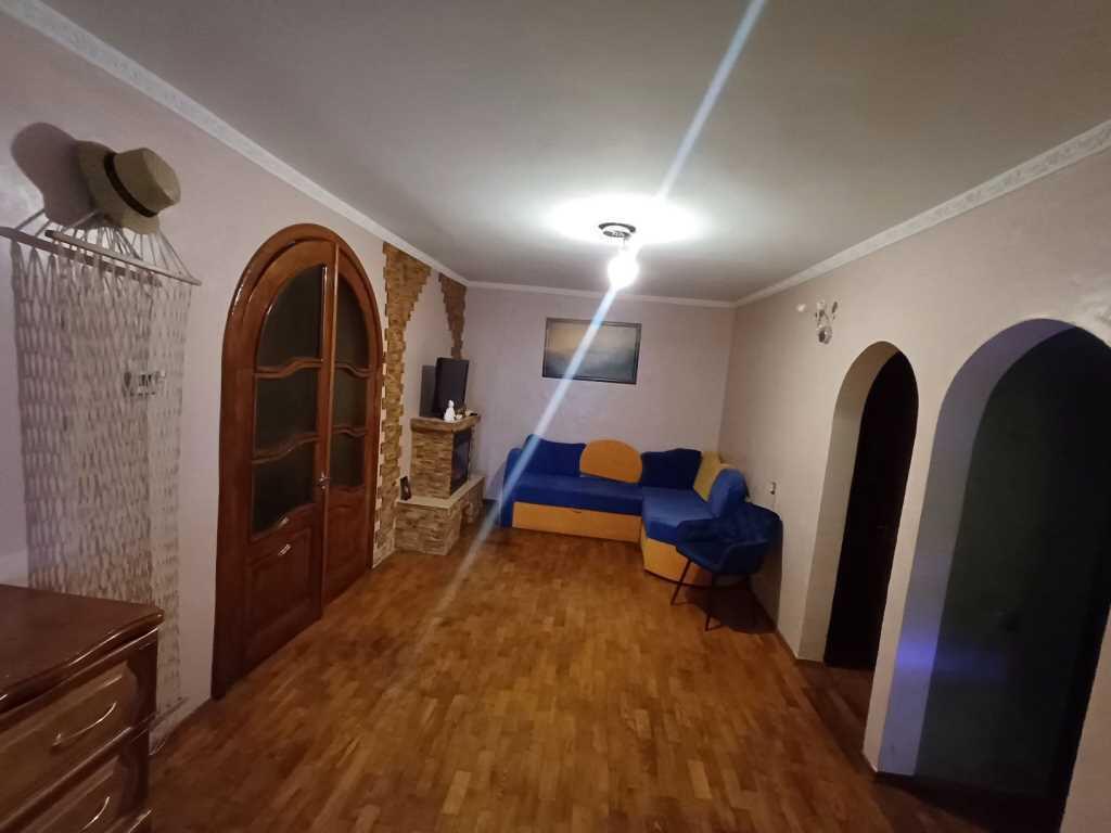 Трикімнатна квартира  поруч з ТЦ 