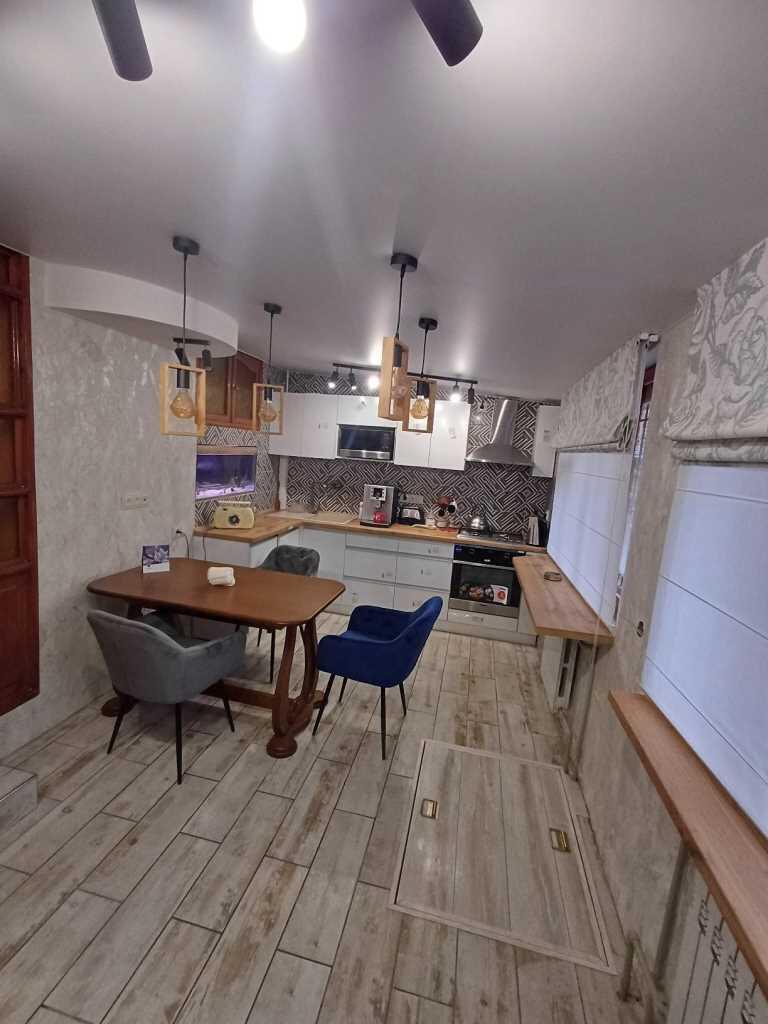 Трикімнатна квартира  поруч з ТЦ 