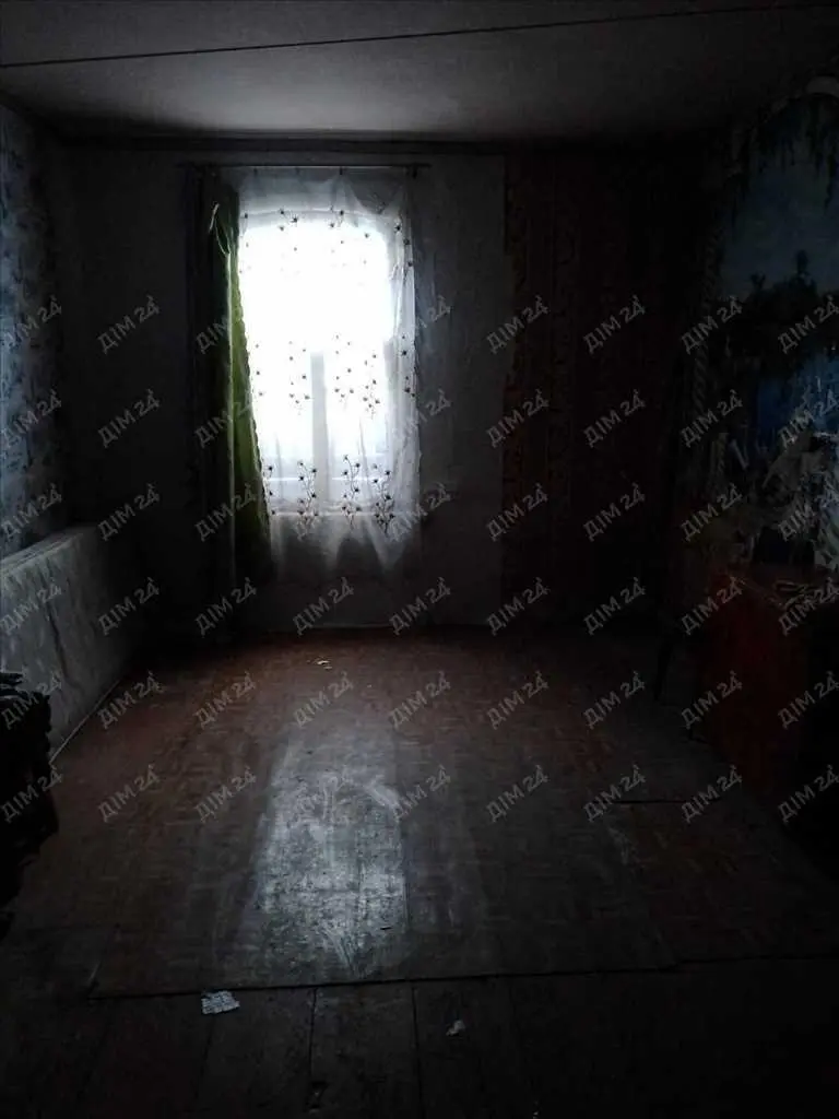 Частина будинку поруч із сучасними новобудовами. | Приват житло