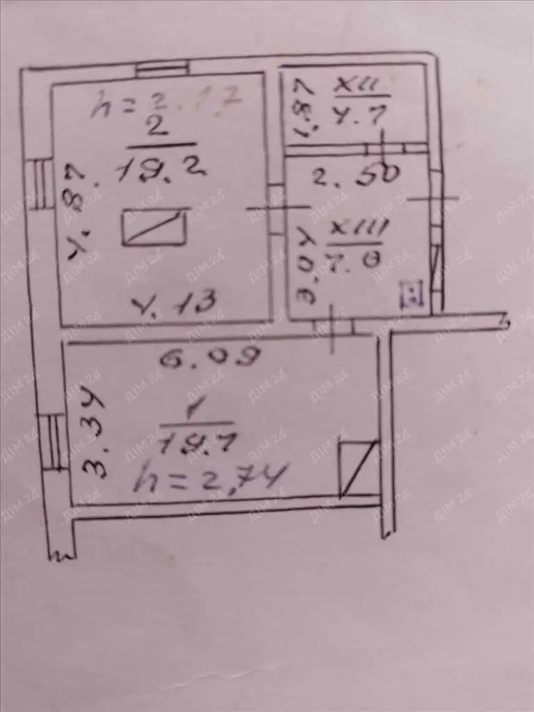 Частина будинку поруч із сучасними новобудовами. | Приват житло