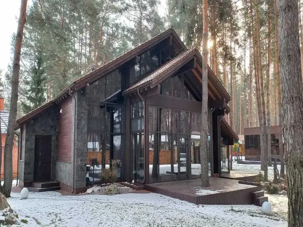 Унікальний заміський маєток у сосновому лісі біля Полтави | Приват житло