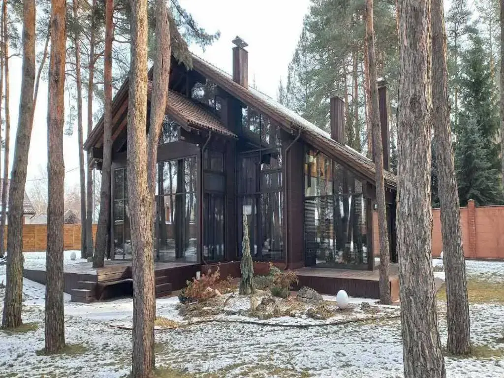 Унікальний заміський маєток у сосновому лісі біля Полтави | Приват житло
