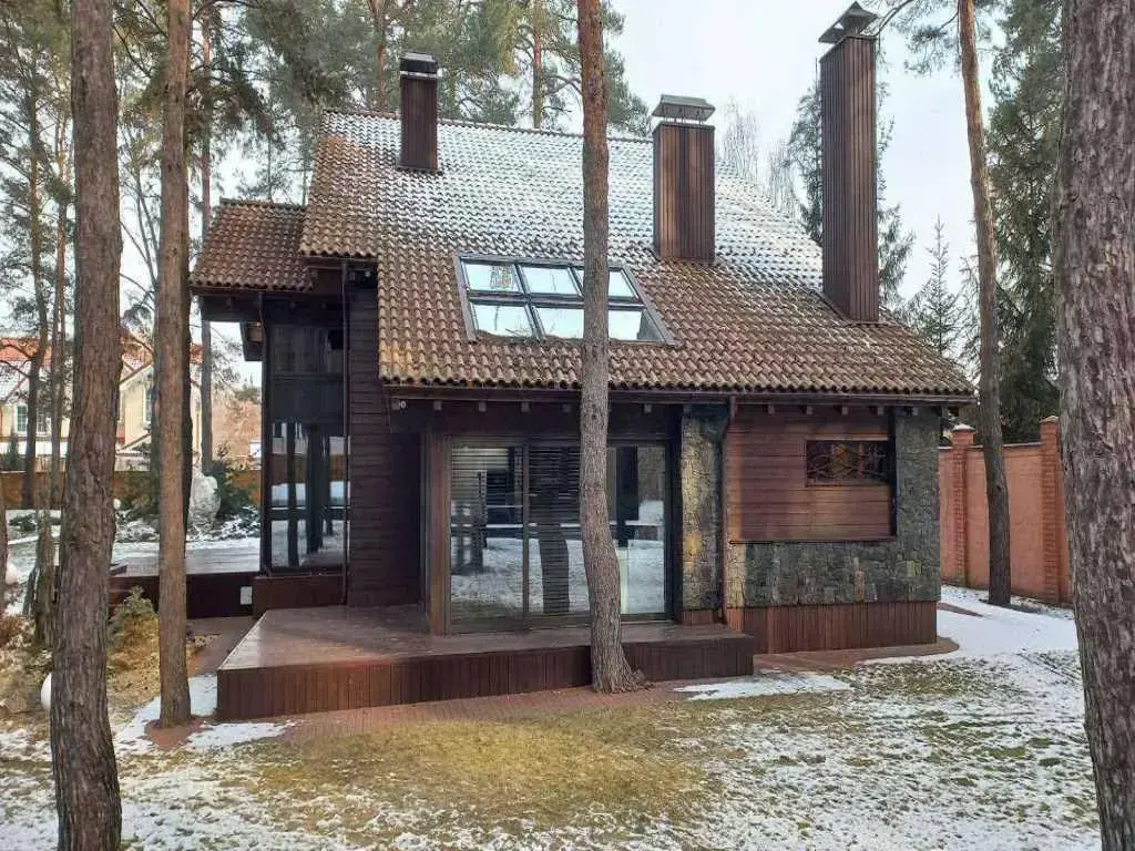 Унікальний заміський маєток у сосновому лісі біля Полтави | Приват житло
