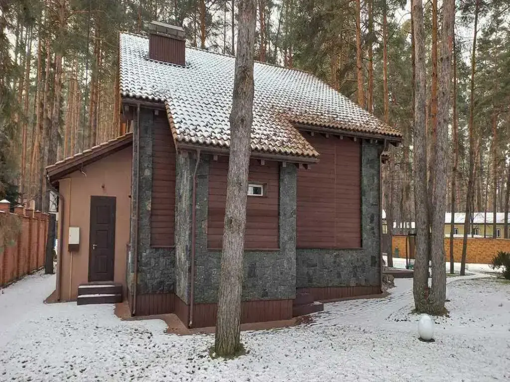 Унікальний заміський маєток у сосновому лісі біля Полтави | Приват житло